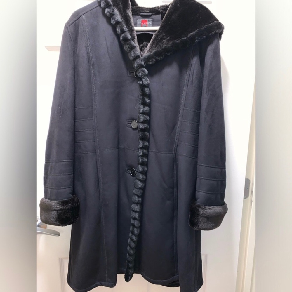 Gallery Black Fur-Trimmed Women’s coat